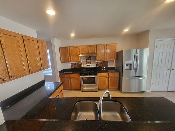 4th image of 2916 Teton Dr