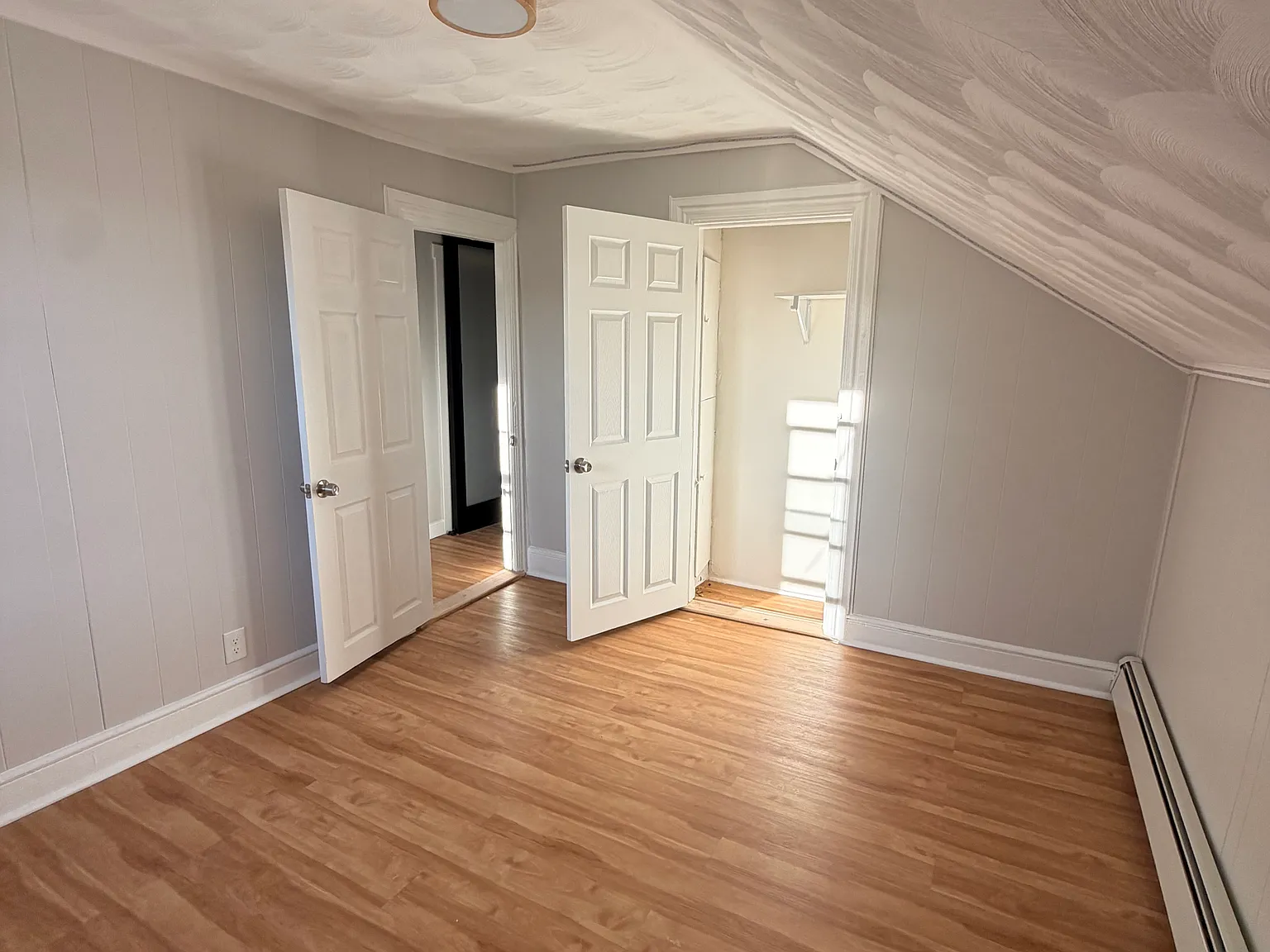 372 Hawkins St — Photo 4