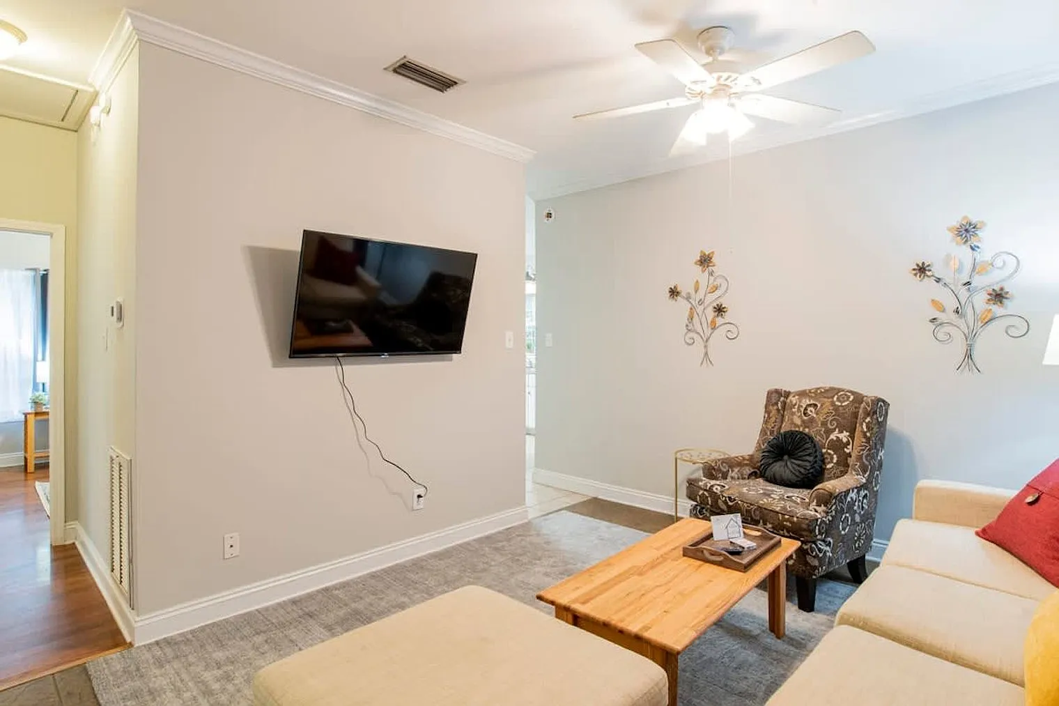 3 bed, 2.0 bath, 1334 sqft, $3,269 — Photo 2