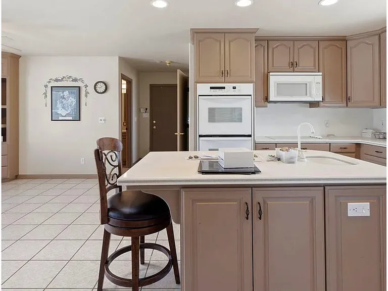 2702 E Goshen Ave — Photo 21