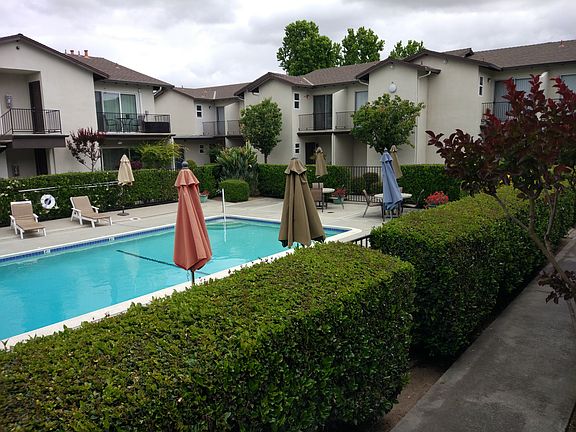 3rd image of 240 Hollis Ave APT 7