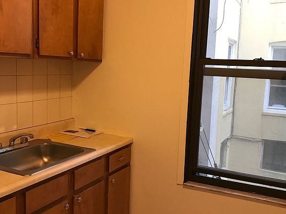 2nd image of 2529 34th St APT 1F