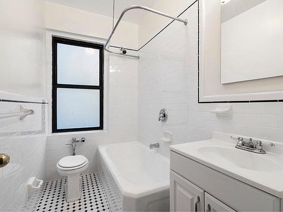 4th image of 353 E 53rd St APT 4D