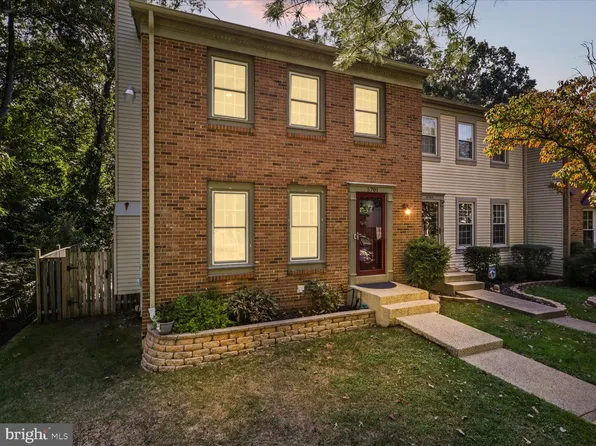 5701 Edgewater Oak Ct, Burke, VA 22015