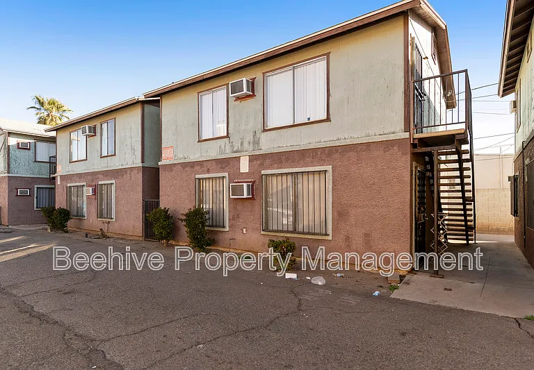 739 E Pierce St #5 — Photo 4