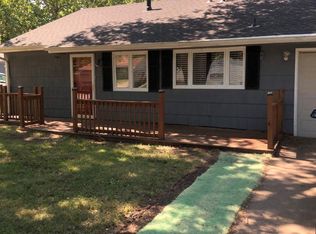 609 SE 33rd St, Topeka, KS 66605