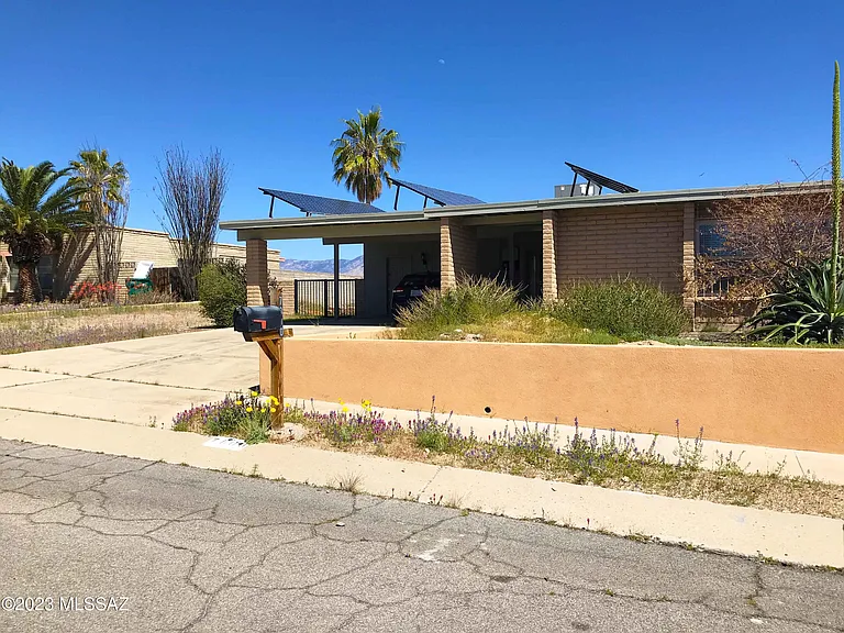 7800 N Nicole Pl — Photo 3