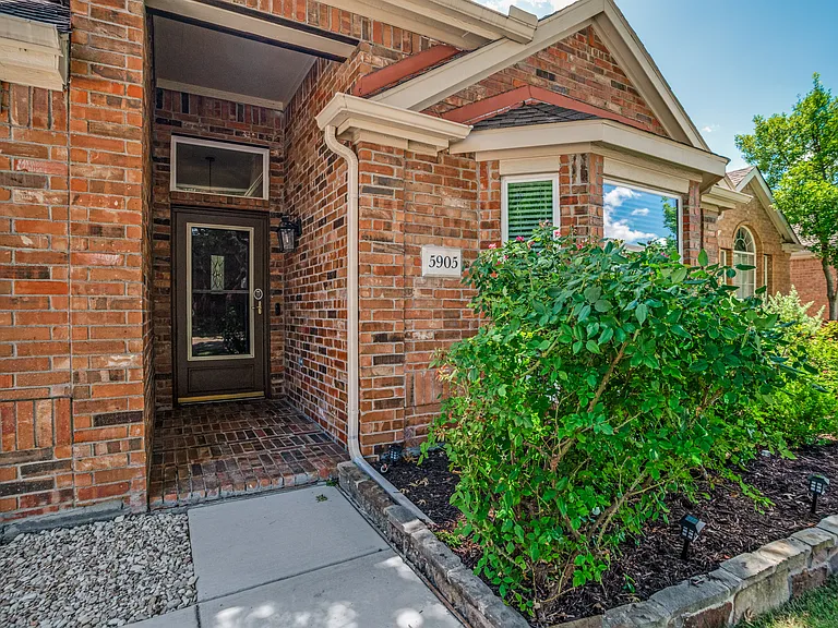 5905 Sandalwood Dr — Photo 2