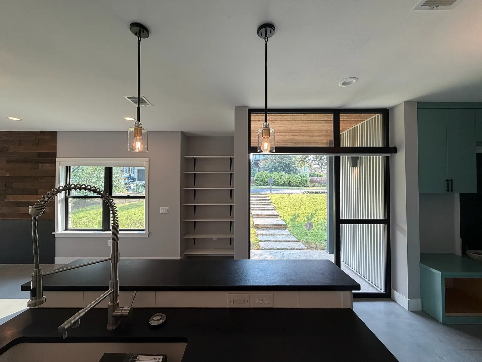 3 bed, 2.5 bath, 2055 sqft, $3,950 — Photo 4