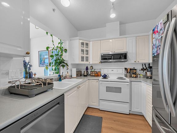 4th image of 160 W Keith Rd #802