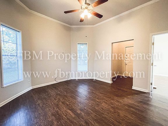 2nd image of 906 W Knox St