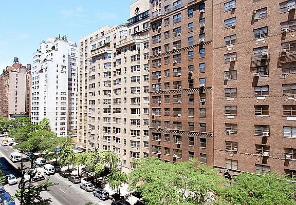 3rd image of 230 E 79th St APT 8B