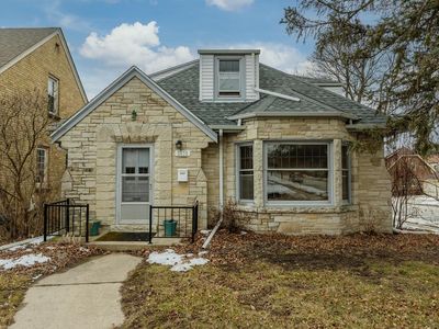 2579 North 67th STREET, Wauwatosa, WI, 53213