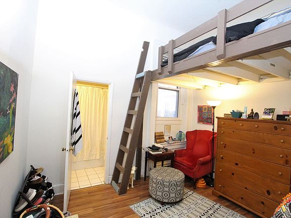 2nd image of 2109 Spring Garden St #1F