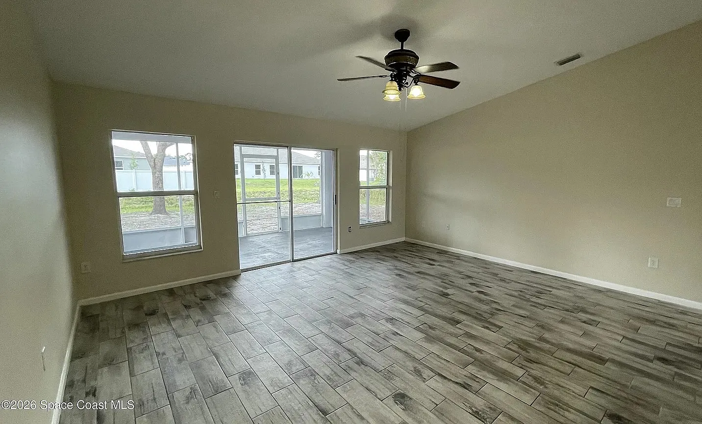 2 bed, 1000 sqft, $1,895 — Photo 4