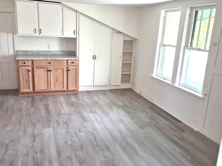 501 E 7th St #3 — Photo 10