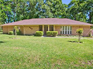 420 Linnwood Dr N, New Caney, TX 77357