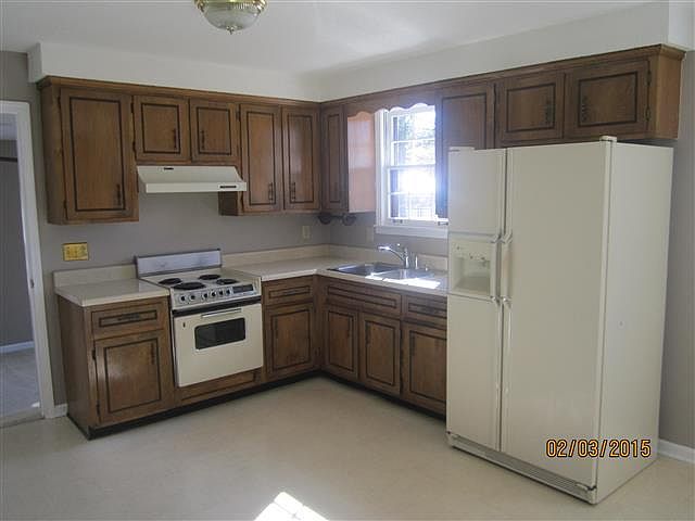 2nd image of 702 Inver Ln