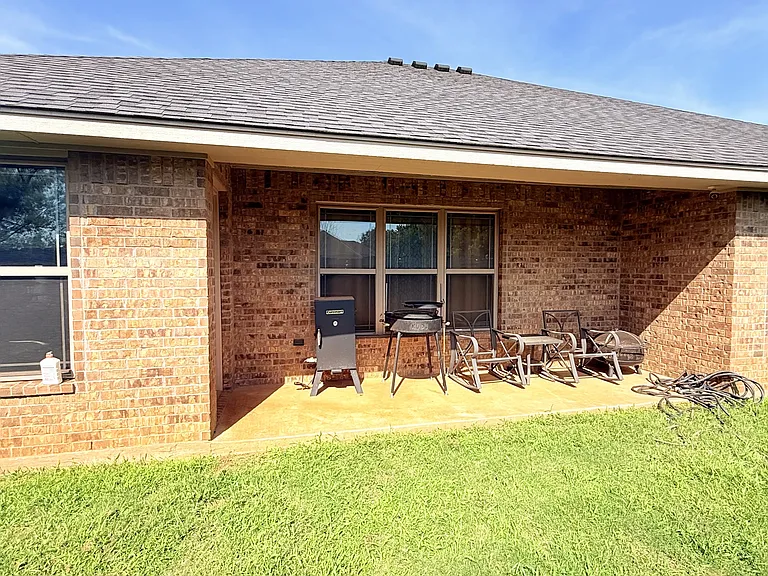 28 NE Summerwood Dr — Photo 8