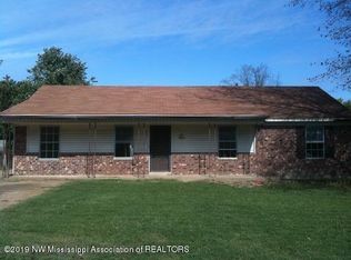 6565 Hermitage Rd, Horn Lake, MS 38637