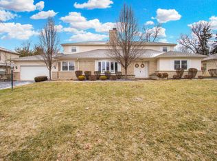 2464 Canterbury Rd, Upper Arlington, OH 43221