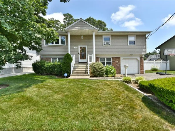 1317 Taft Avenue, Merrick, NY 11566