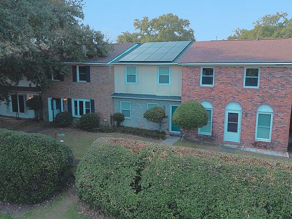 4th image of 712 Harbor Ln