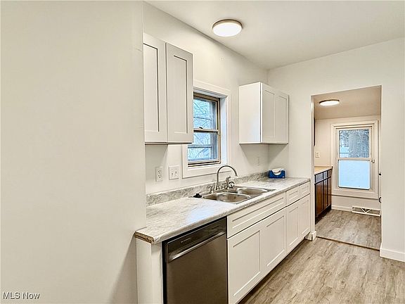 4th image of 499 Elbon Ave