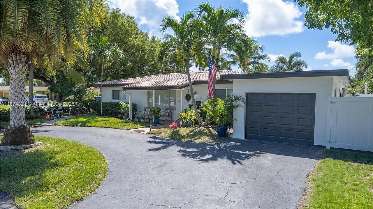 4 bed, 2.0 bath, 1730 sqft, $6,000 — Photo 2