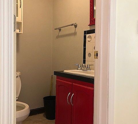 1/2 bath (1)