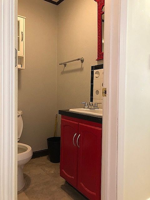 1/2 bath (1)