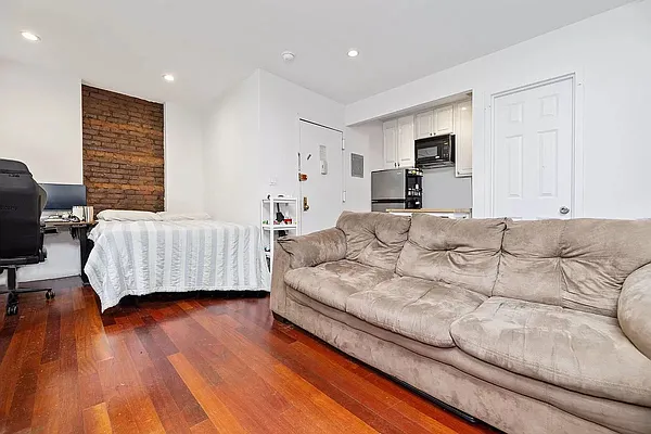 Rented by REAL New York | media 17