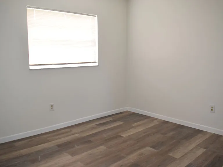 1881 SE Airoso Blvd — Photo 11