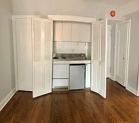 Rented by R New York