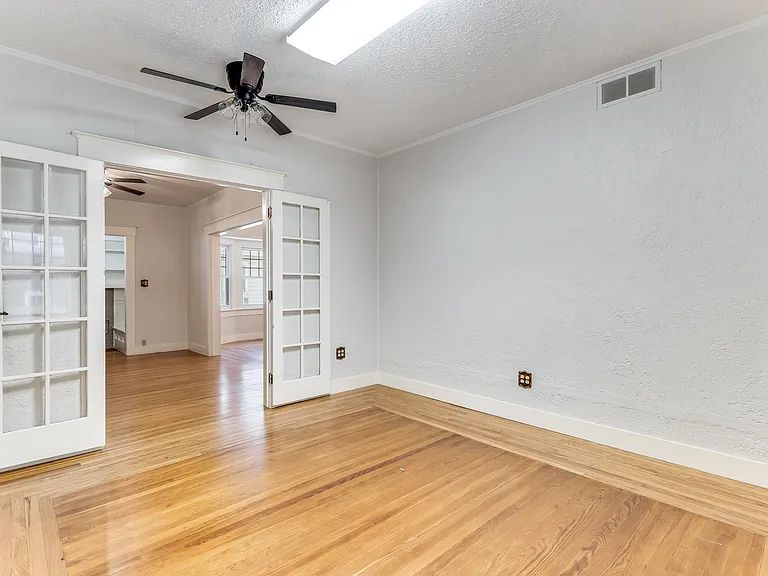 122 S Belmont Ave — Photo 35