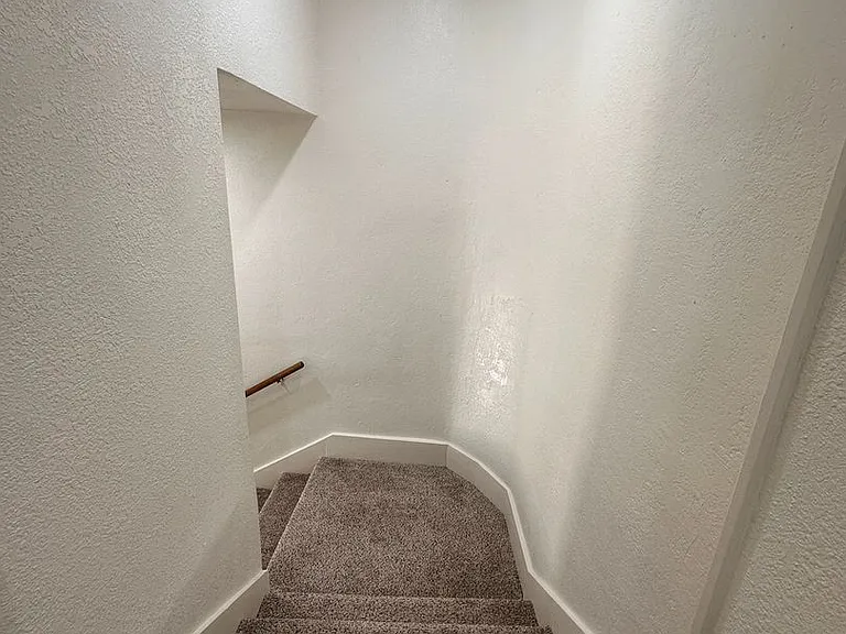 108 E Lee St — Photo 9