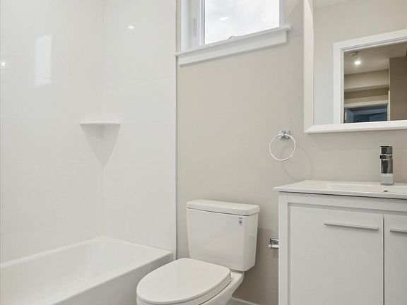 3rd image of 2633 Annin St #3L