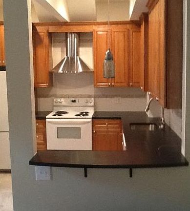 5th image of 1012 Prince St