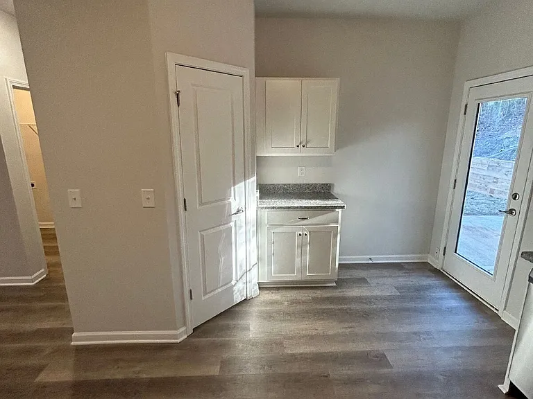 219 Oakwood Dr — Photo 9