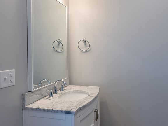 2nd image of 1015 Sigsbee St SE #1