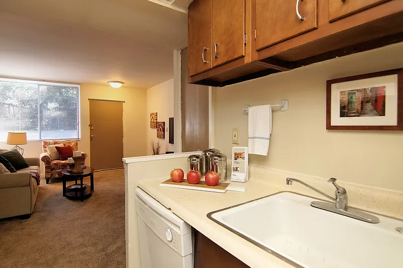 1 bed, 446 sqft, $750 — Photo 3