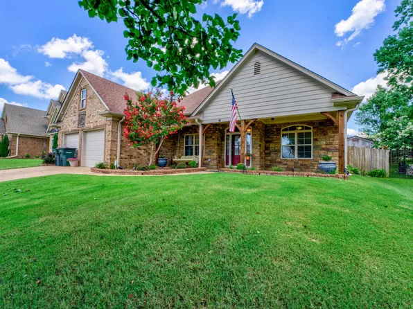 80 Meadow Terrace Dr, Oakland, TN 38060