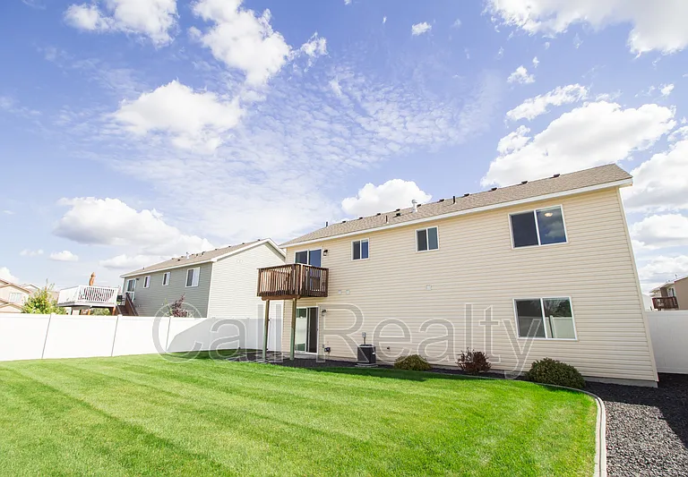 2105 N Eden St — Photo 13