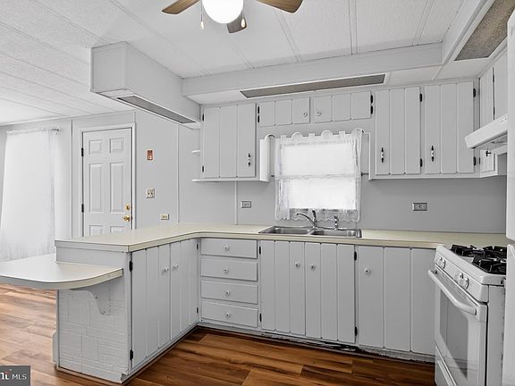 4th image of 529 Puritan Dr