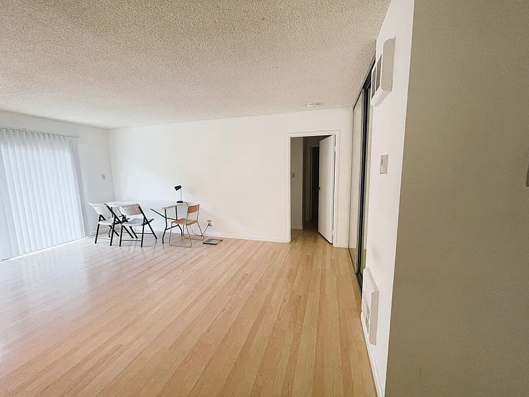 902 Peninsula Ave #207 — Photo 3