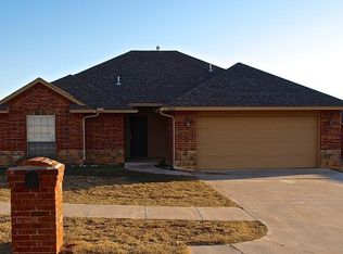 2000 NE 32nd St, Moore, OK 73160