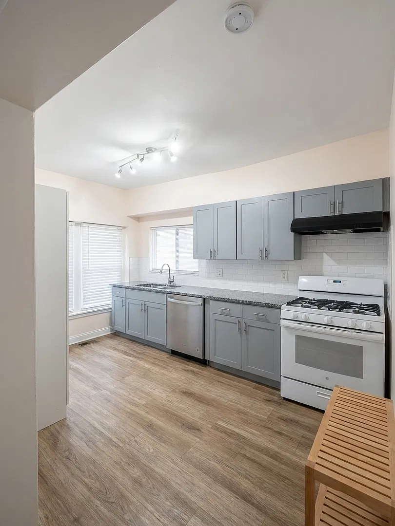 1228 Oak Ave — Photo 4