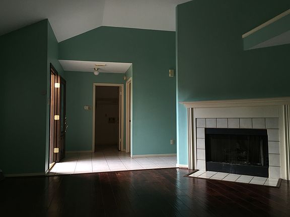 5th image of 17410 Chamberlain Dr