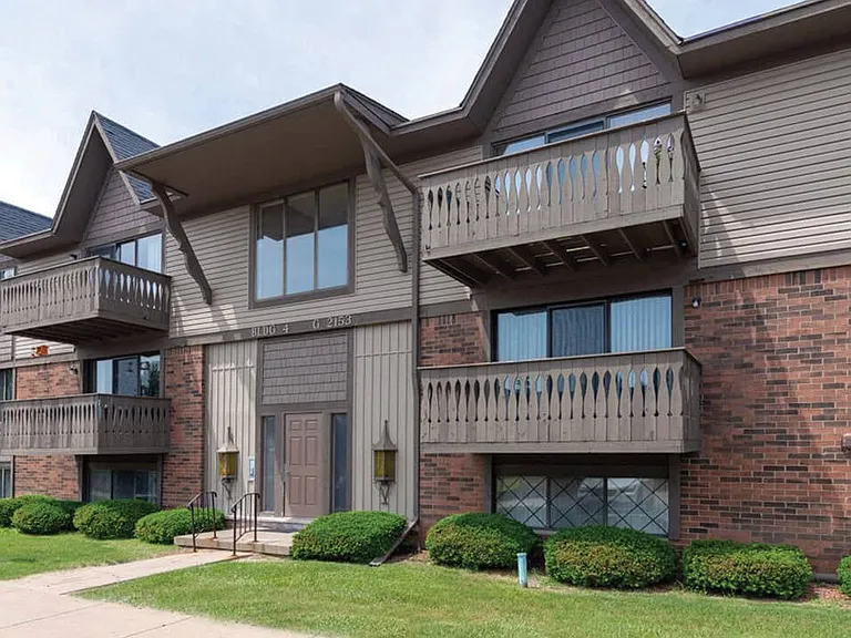 Welcome to Fox Hill Glens Apartments & Townhomes!