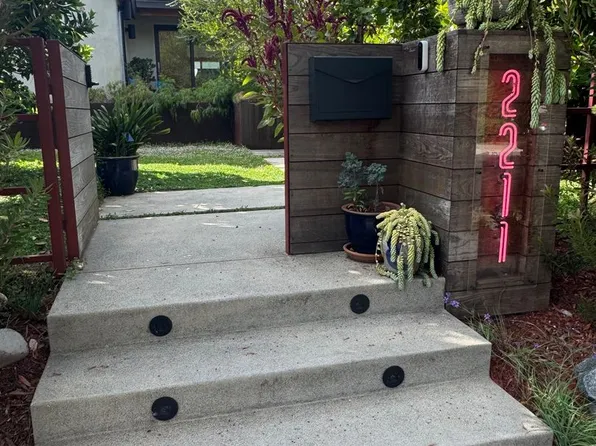 2211 Ashland Ave, Santa Monica, CA 90405